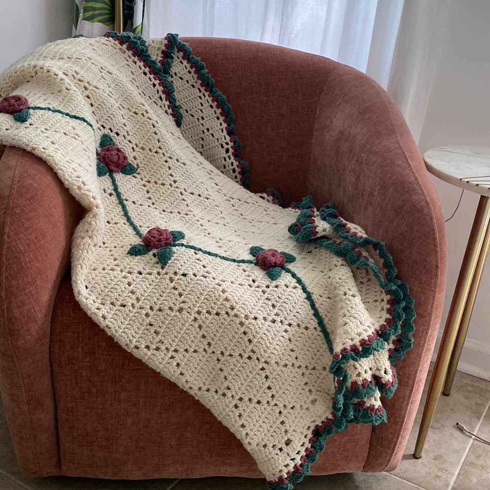 Beautiful vintage afghan.